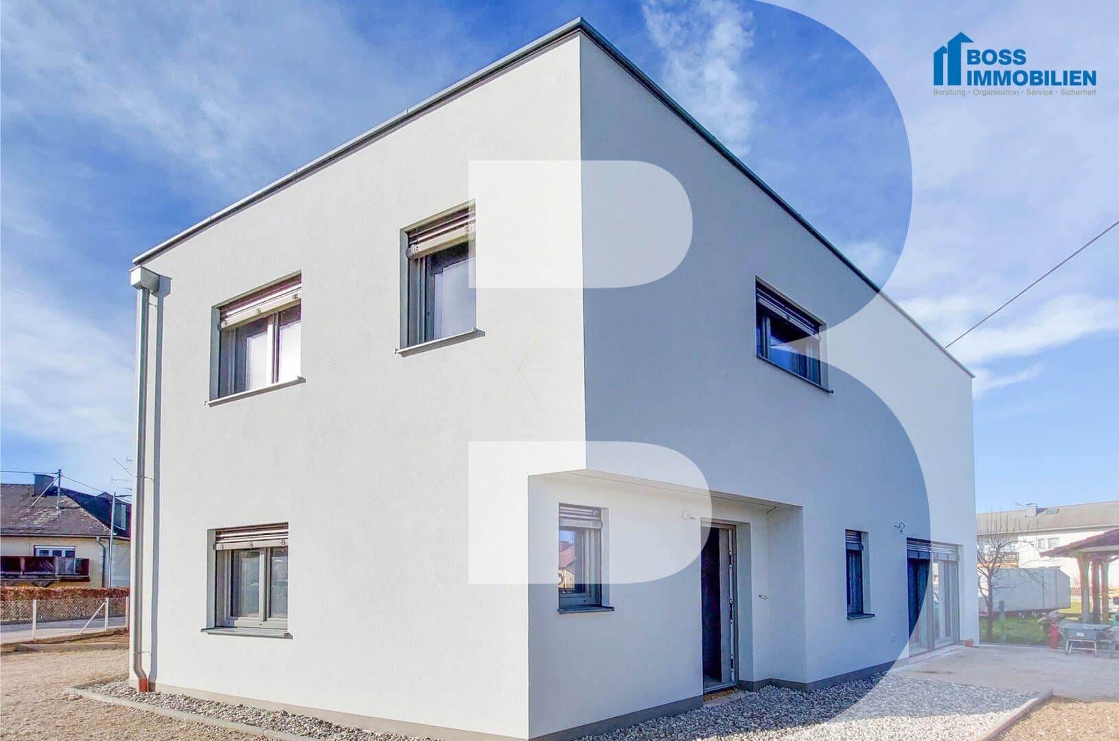 Mehrfamilienhaus belagsfertig mit Garten, Carport möglich