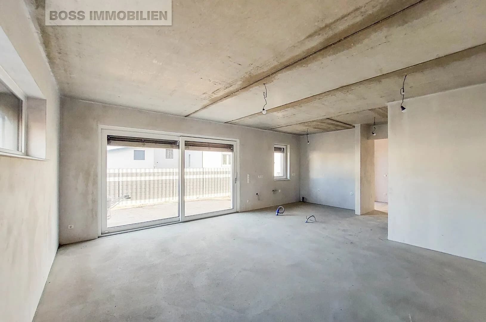 Mehrfamilienhaus belagsfertig mit Garten, Carport möglich 2