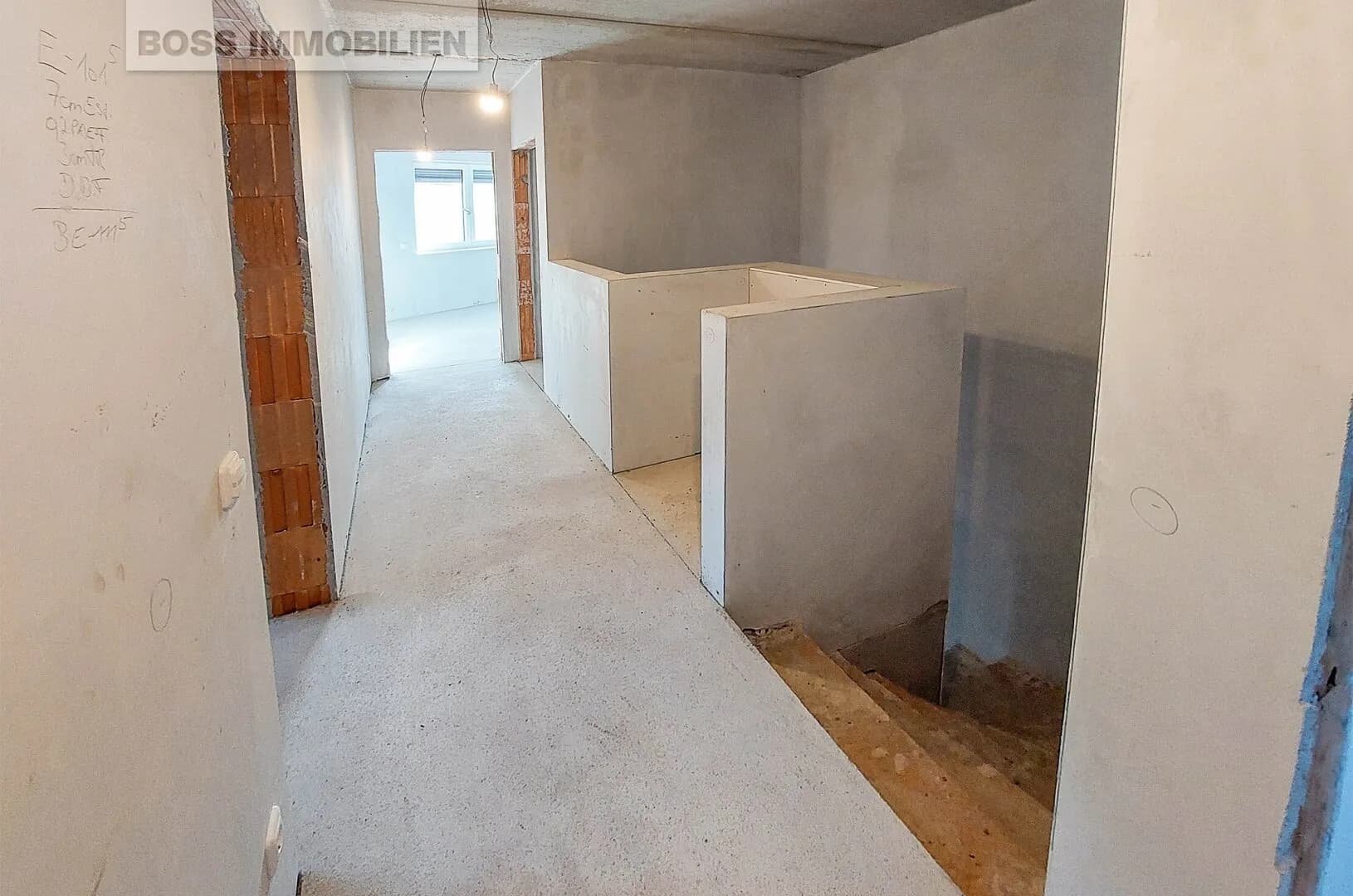 Mehrfamilienhaus belagsfertig mit Garten, Carport möglich 3